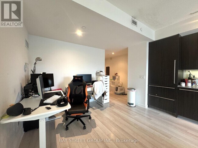 Building Photo - 117 McMahon Dr