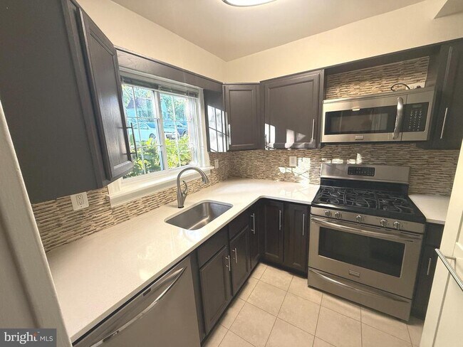 Building Photo - 1608 Mt Eagle Pl
