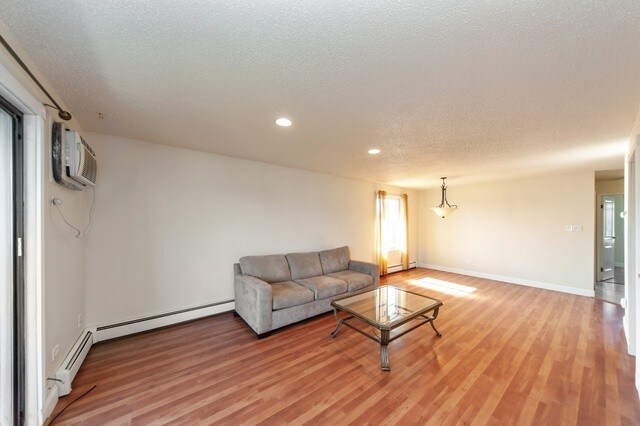 Primary Photo - 1001 Centurion Ln