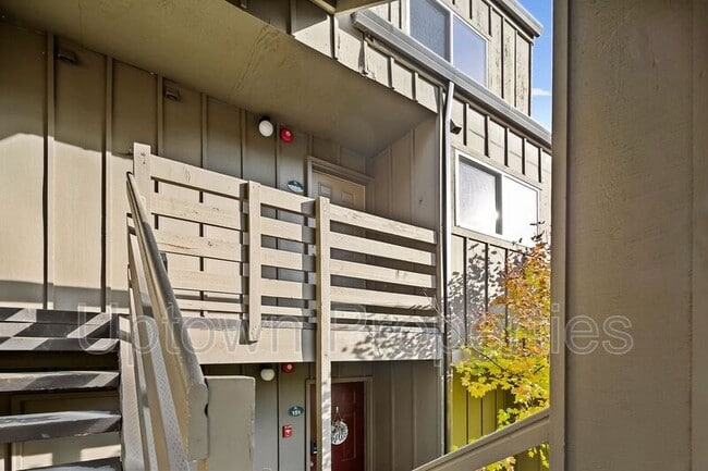 Building Photo - 4 Touchstone Dr