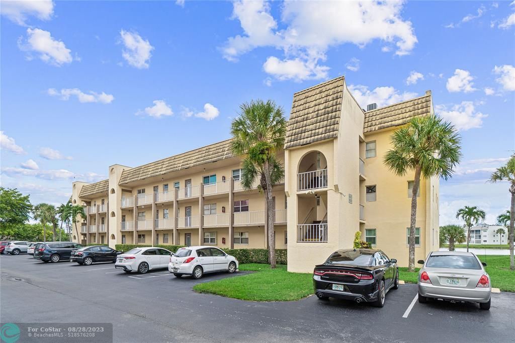 Foto principal - 8220 Sunrise Lakes Blvd