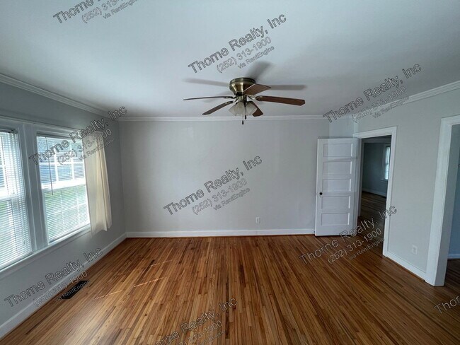 Foto del edificio - 2233 Oak Dr
