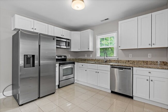 Building Photo - 2805 McCombs St