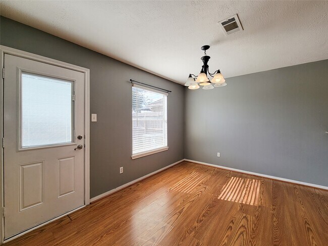 Foto del edificio - 18335 Westlock St