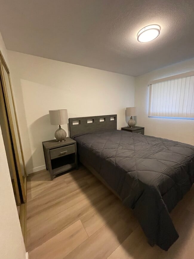 Foto del edificio - 2875 N Los Felices Rd