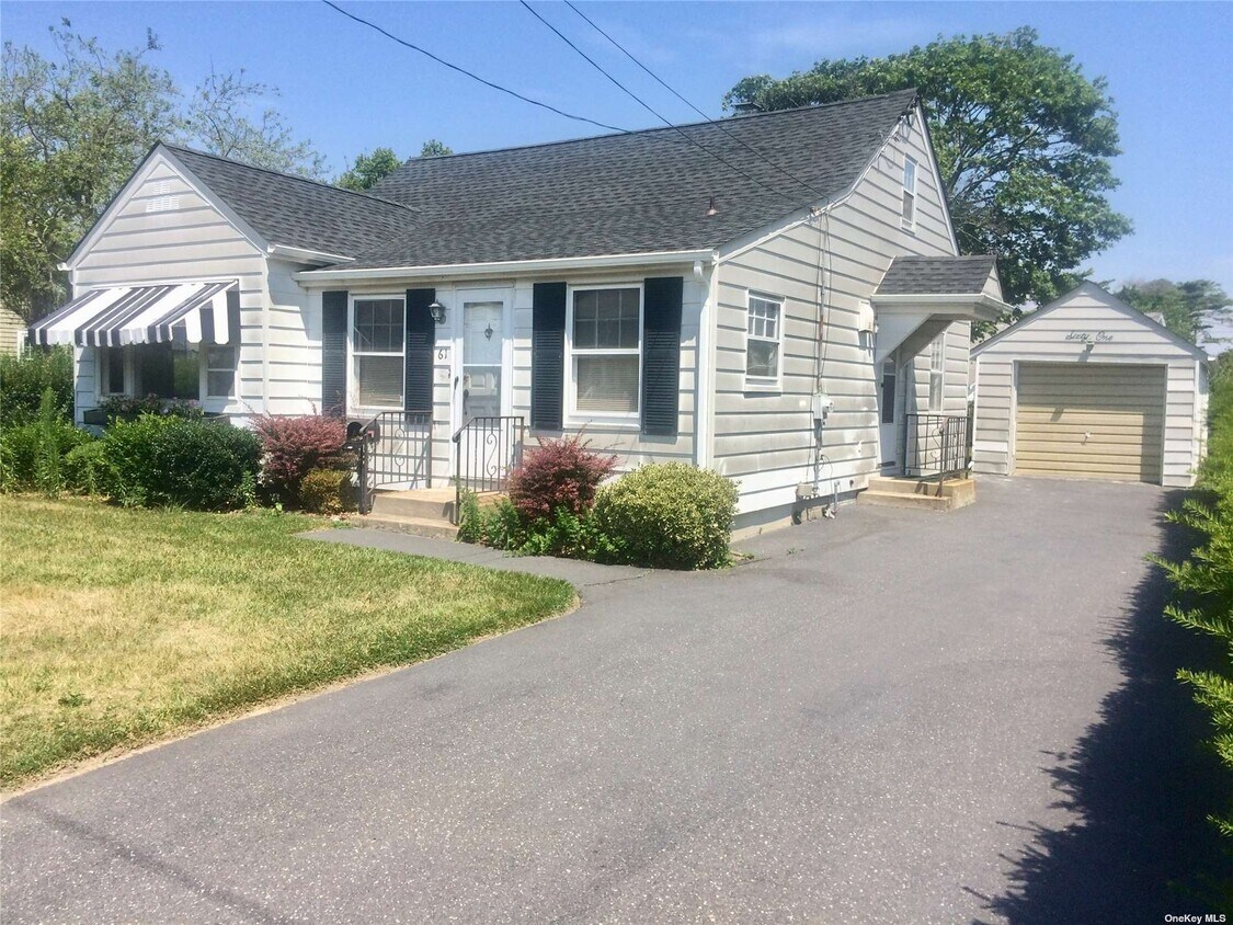 61 Cleveland St, Patchogue, NY 11772 House Rental in Patchogue, NY
