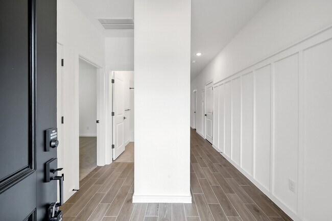 Building Photo - 516 Monarch Trl