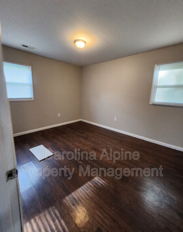 Foto del edificio - 3621 Somerset Dr