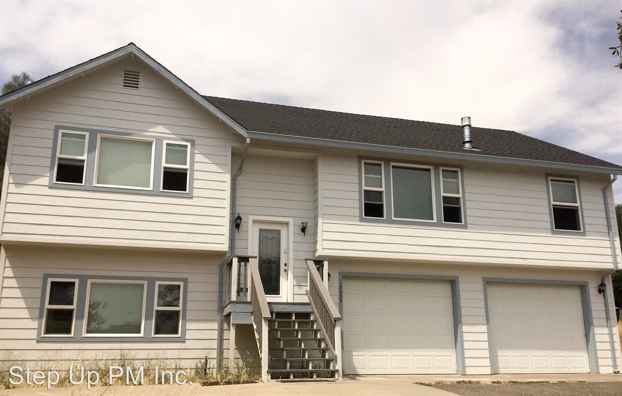 Foto principal - 4 br, 3 bath House - 17233 Valley Oak Dr