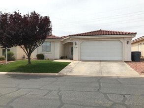 Building Photo - 2050 W Canyon View Dr