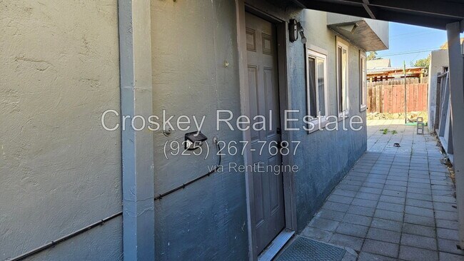 Foto del edificio - 463 E 9th St