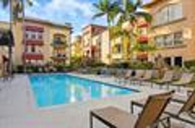 Building Photo - Ground Floor Condo in the heart of Hillcrest