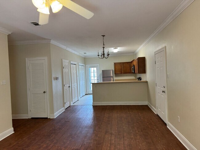Building Photo - 3 Bedroom / 2 Bath for Lease in Denham Spr...