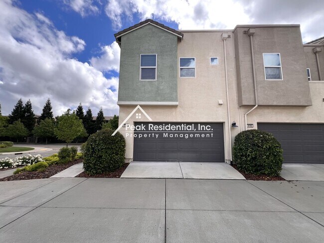 Foto del edificio - Updated 3bd/3ba North Natomas Townhouse