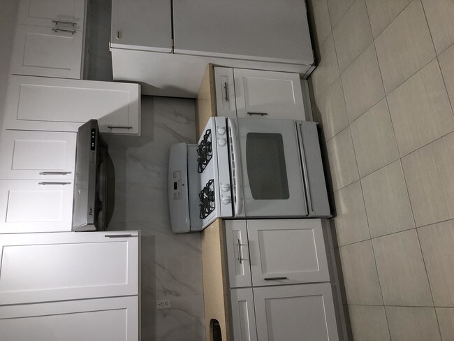 Building Photo - 3 bedroom in Woodside NY 11377