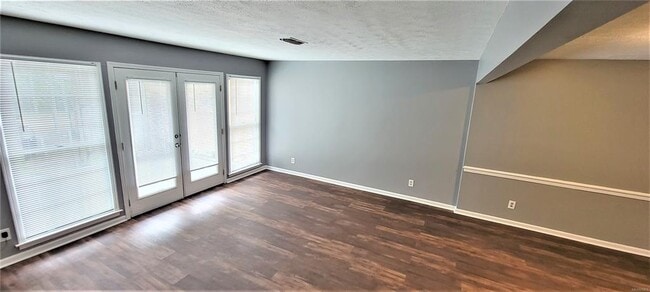 Building Photo - 2093 Rexford Rd