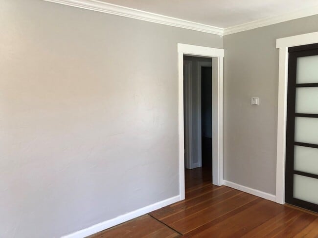 Building Photo - 2 Bedroom Bungalow close to BSU.