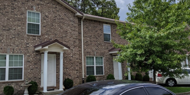 Foto principal - 131 Central Dr. Town homes