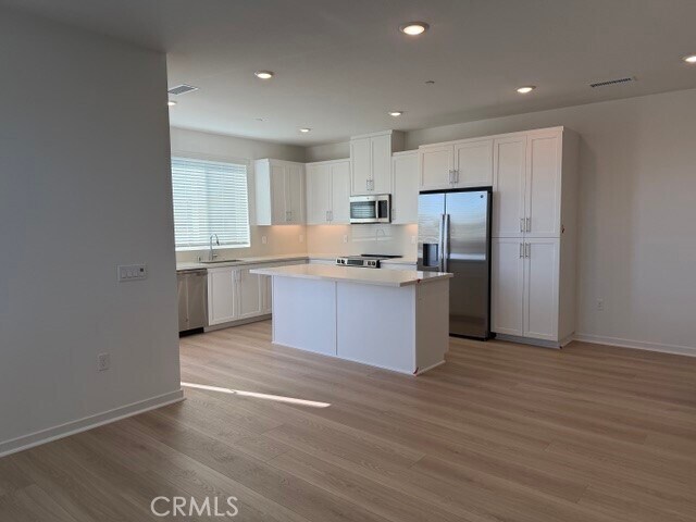 Building Photo - 1406 E Via Acero