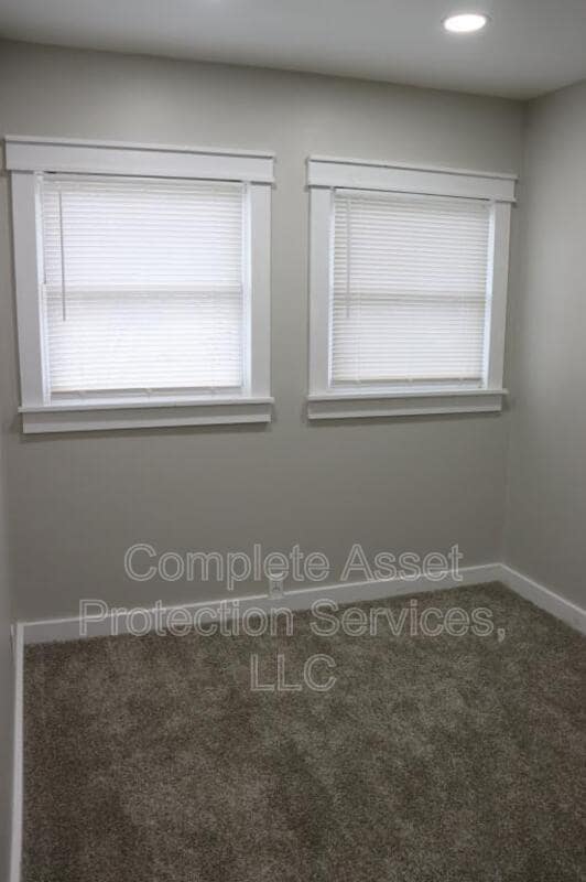 Building Photo - 431 Fairmount Rd