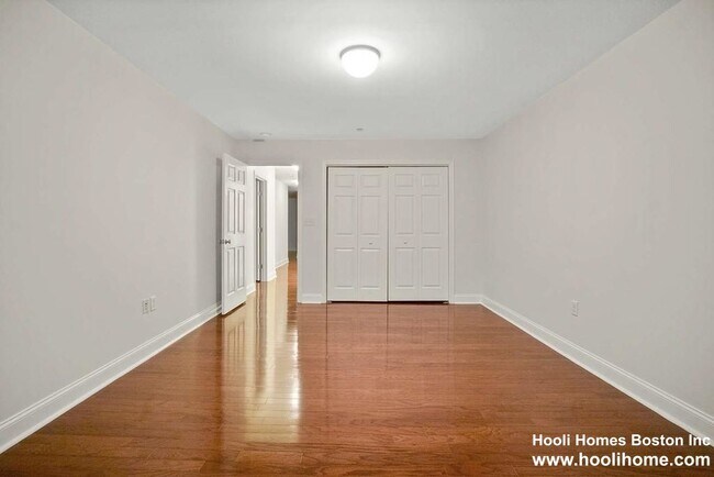 Building Photo - 120 Wyllis Ave