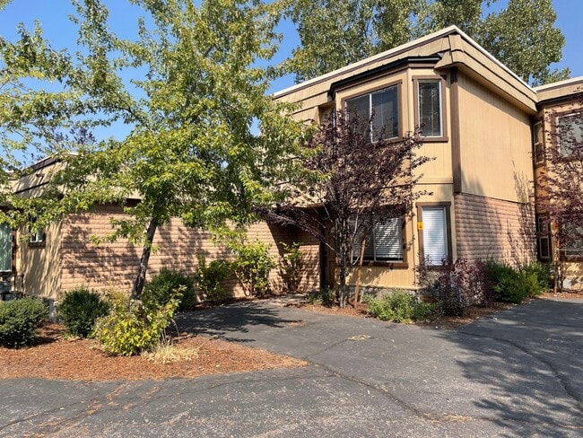 Foto del edificio - BOAT DOCK!  UNFURNISHED Tahoe Keys condo --   12 month lease