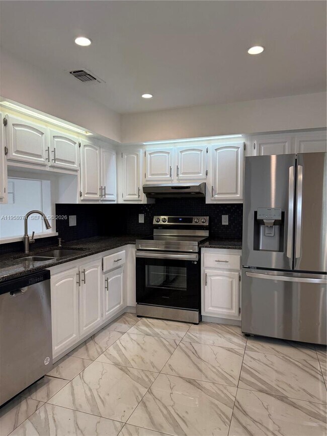 Building Photo - 19253 Carolina Cir