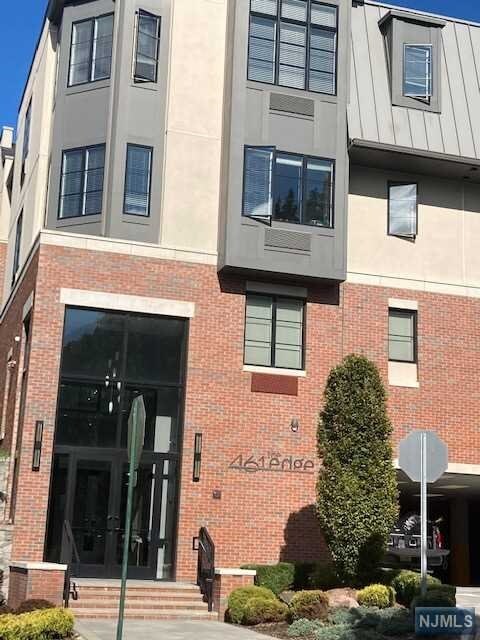 Building Photo - 461 Palisades Blvd