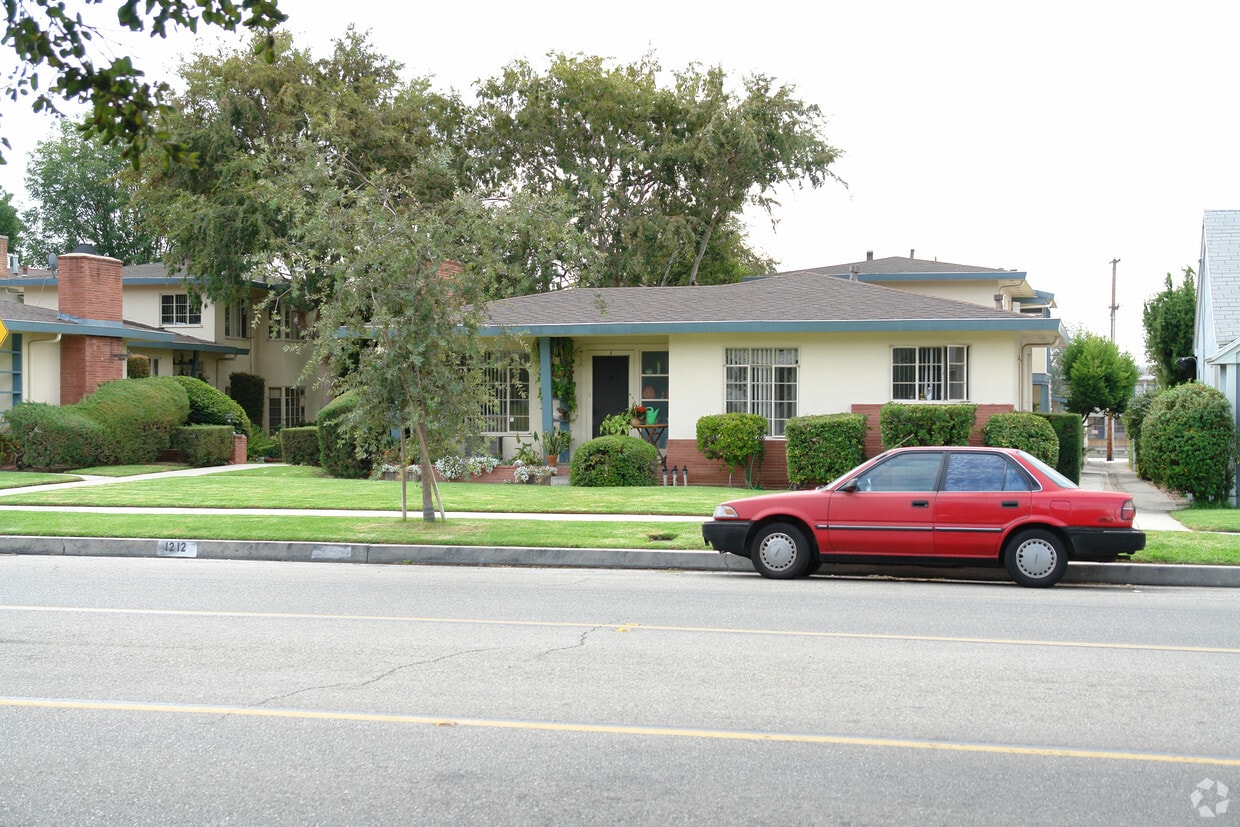 Building Photo - 1212 E Glenoaks Blvd