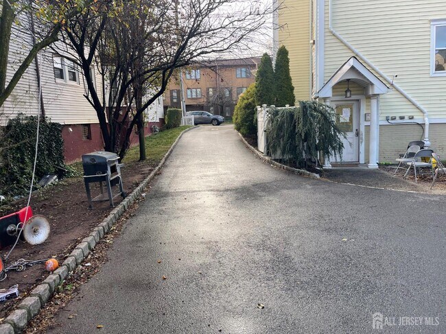 Building Photo - 161 George St