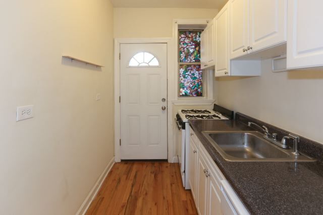 Foto del edificio - 714 W Barry Ave