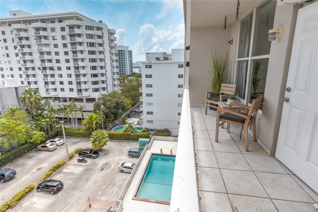 Building Photo - 1300 Lincoln Rd