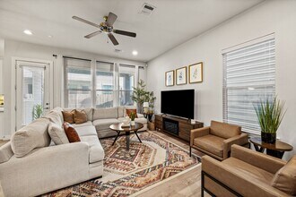 Building Photo - 8817 Hollister Pine Ct
