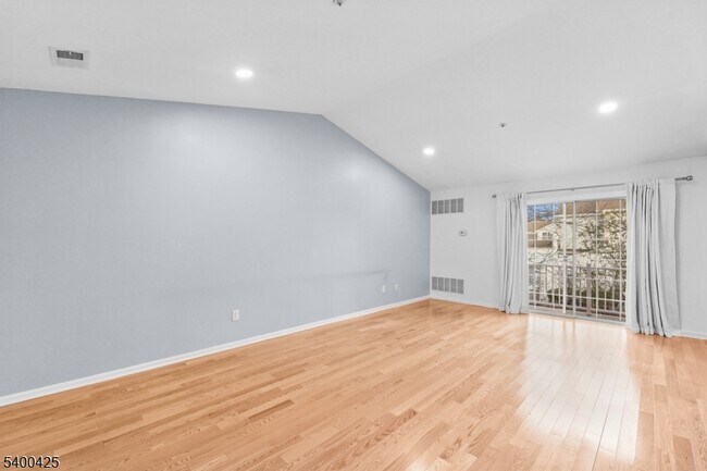 Foto del edificio - 176 Potomac Dr