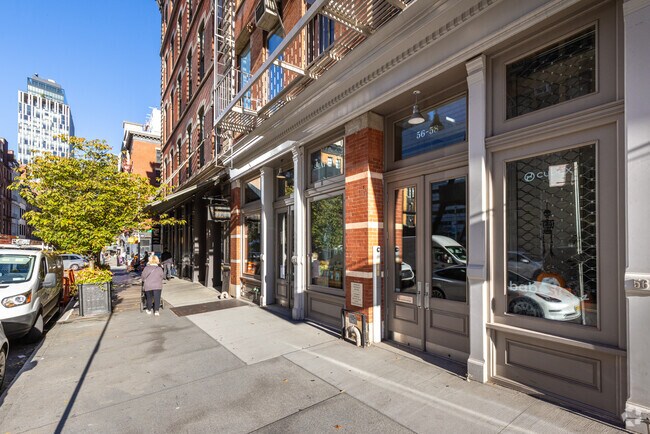 Entrada - 56-58 Warren St