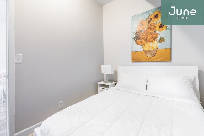Foto del edificio - ROOM ONLY in 3-bed/2.0-bath Home