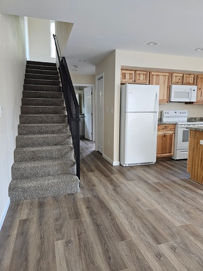 Building Photo - Beautiful New Construction Duplex in Carso...