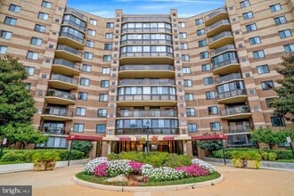 Building Photo - 8380 Greensboro Dr