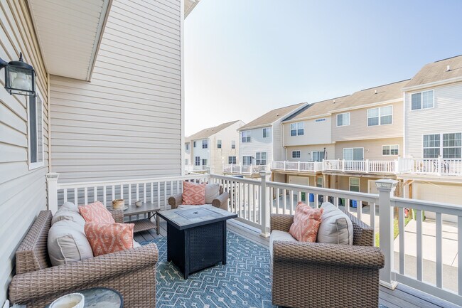 Building Photo - 121 Hopewell Dr