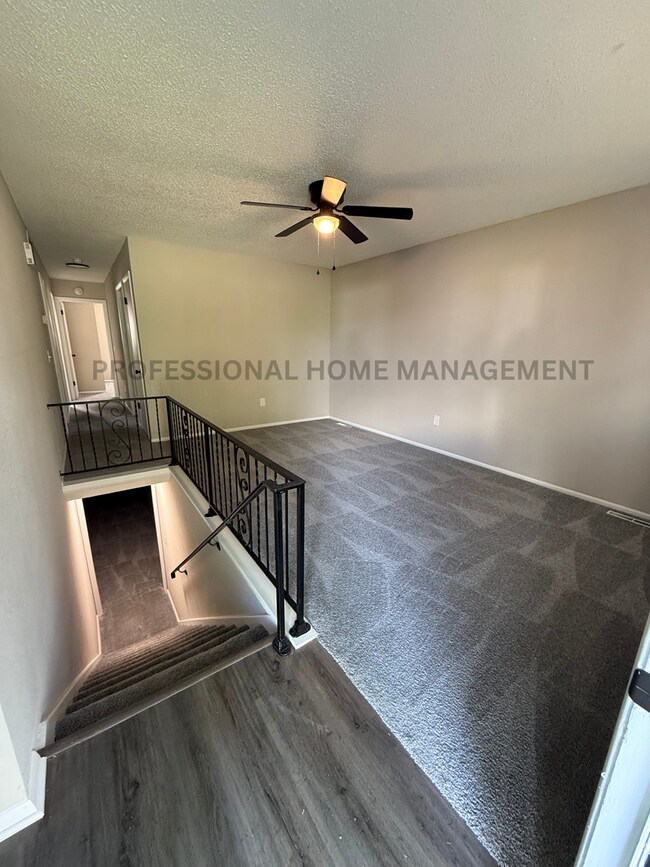 Building Photo - Open House 6/24 12:30-1! Bright, Fresh & F...