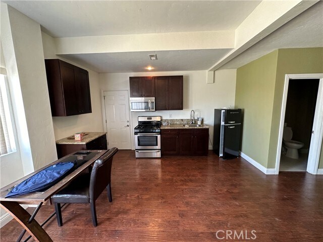 Foto del edificio - 33536 Valle Rd