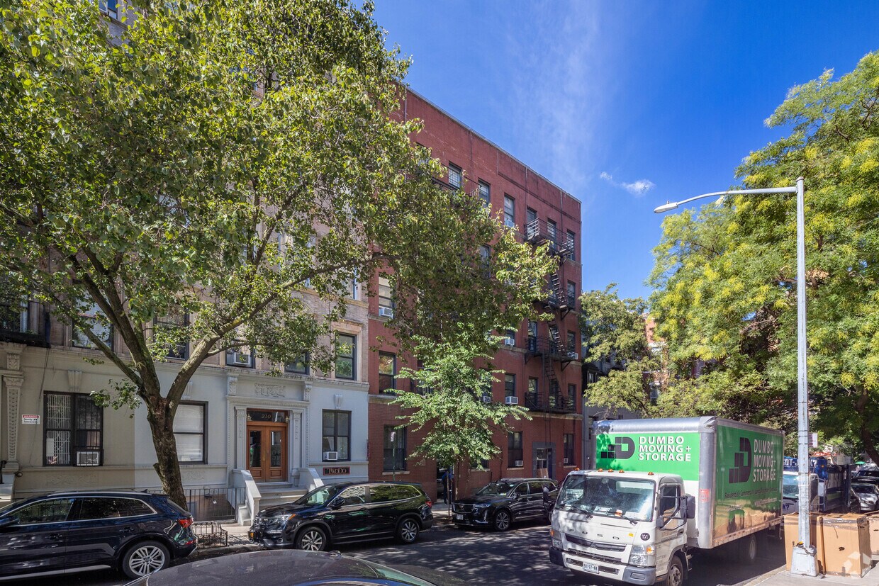 Primary Photo - 212-214 W 82nd St