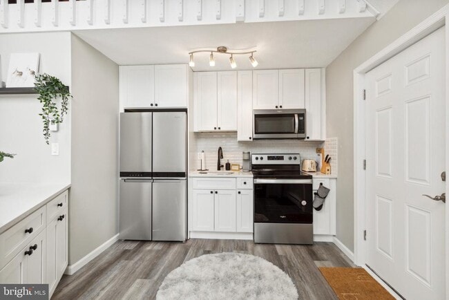 Building Photo - 20 Iowa Rd