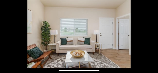 Living Room - 744 E Springmont Dr