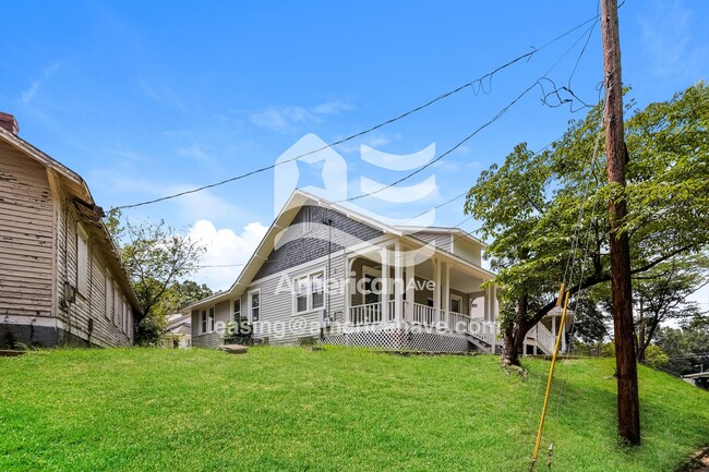 Building Photo - 2 Beechwood Heights