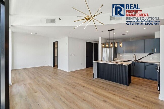 Building Photo - Modern, high-end condo in the ICON! So many amenities!