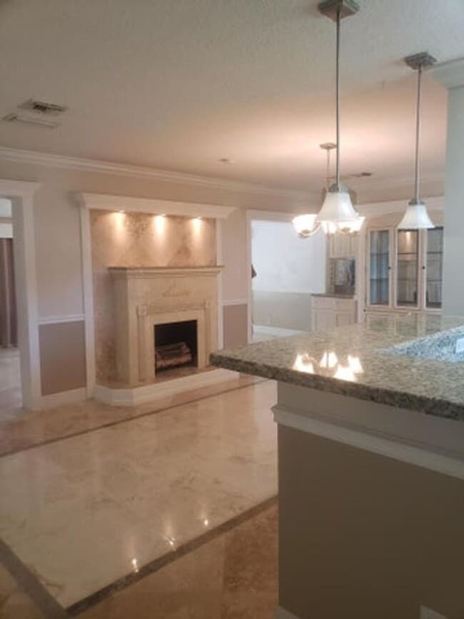 Building Photo - 812 Dogwood Rd