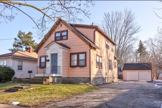 Building Photo - 916 S Webster St