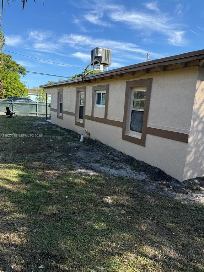 Foto del edificio - 631 NW 17th Ave