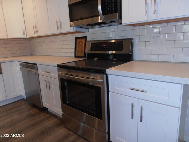 Building Photo - 1326 N 71st St